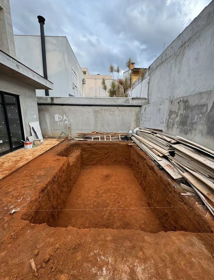 Escavação do terreno para a piscina