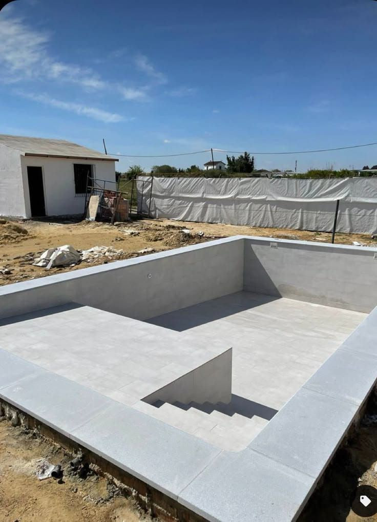 Piscina com prainha e degraus