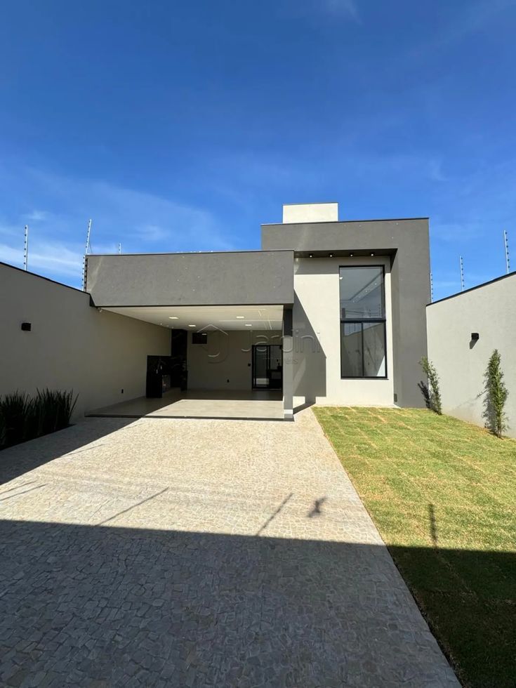 Casa com garagem e jardim